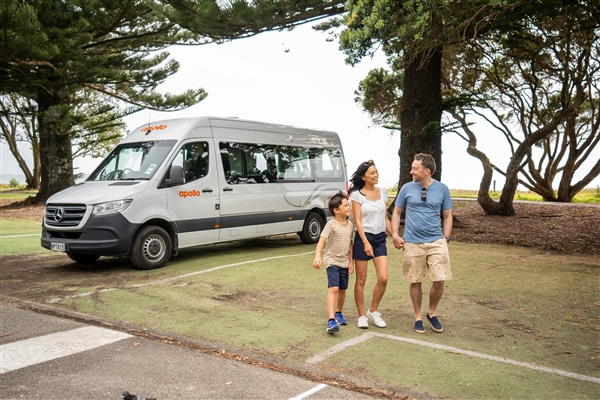 Dundee Adventure Travel | The Complete Guide to Campervan Hire Family enjoying their holiday in a campervan on the East Coast of Australia